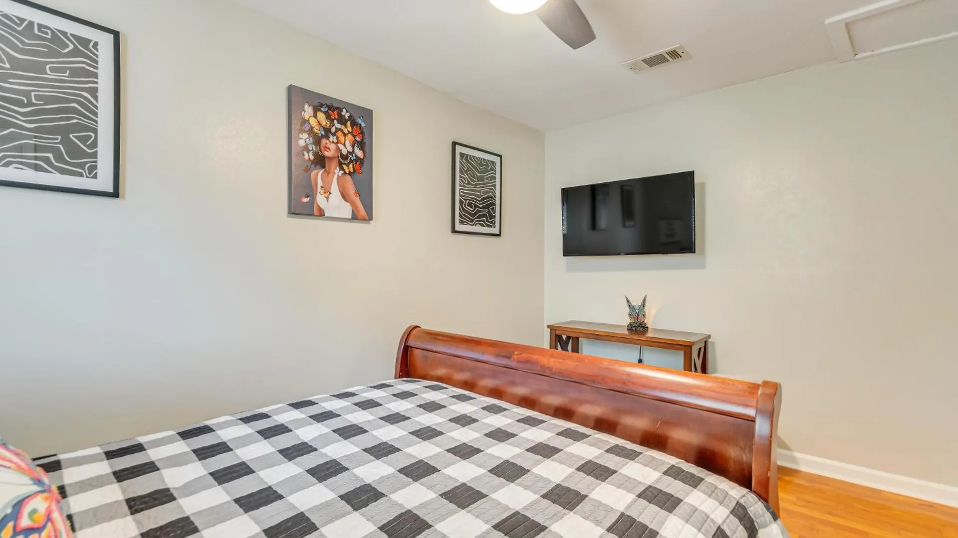 1 Mi To Dtwn Home With Furnished Patio In Pensacola Holiday home
